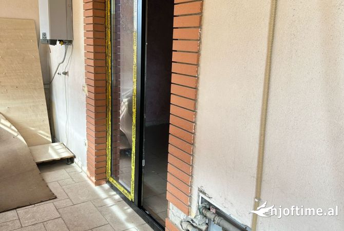 Shtepi ne shitje Duplex(shtepi me 2 kate) ne Tirane, 2+1, Mobilimi Bosh, pa mobiluar, Pagesa 370,000  Euro.