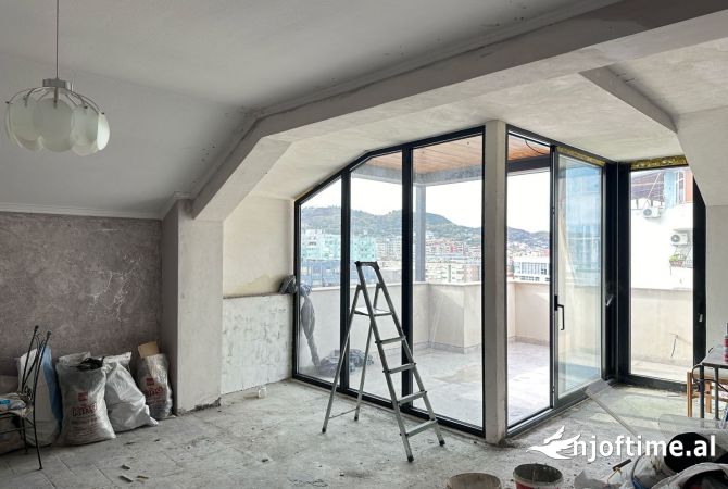 Shtepi ne shitje Duplex(shtepi me 2 kate) ne Tirane, 2+1, Mobilimi Bosh, pa mobiluar, Pagesa 370,000  Euro.