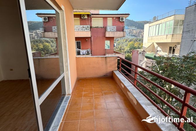 Shtepi ne shitje Apartament ne Tirane, 3+1, Mobilimi Bosh, pa mobiluar, Pagesa 193,000  Euro.