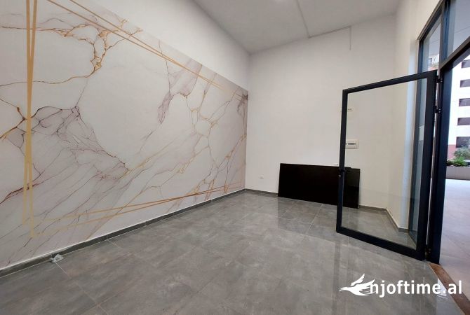 Ambient biznesi me qera 3+1 ne Tirane - 40,000 Leke