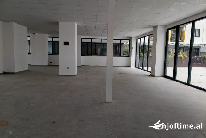 Ambient biznesi me qera 1+1 ne Tirane - 4,400 Euro