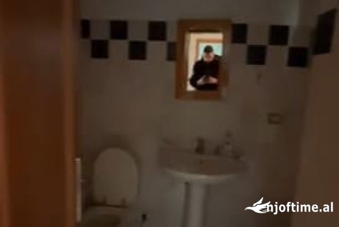 Shtepi me qera 2+1 ne Tirane - 1,000 Euro