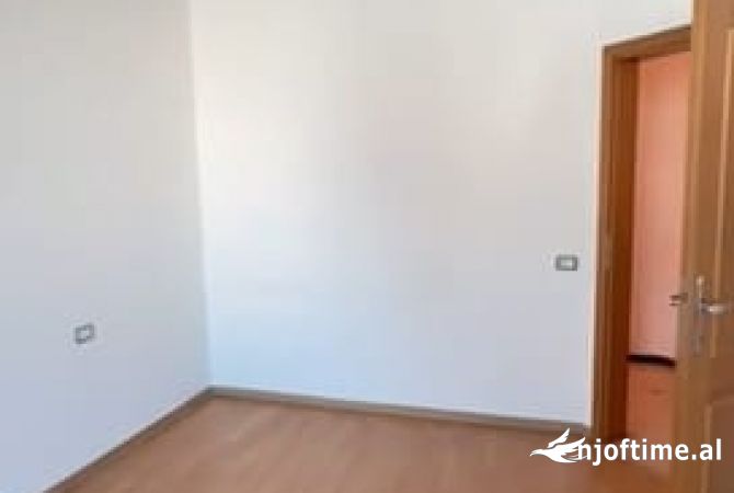 Shtepi me qera 2+1 ne Tirane - 1,000 Euro