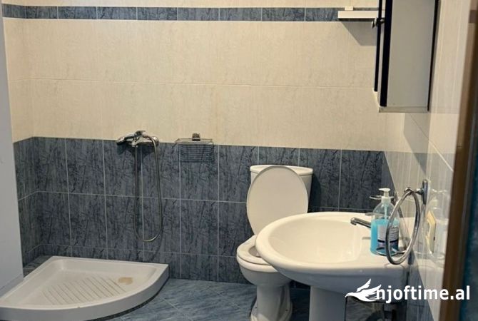 Shtepi me qera Apartament ne Tirane, 2+1, Mobilimi E mobiluar, Pagesa 450  Euro.