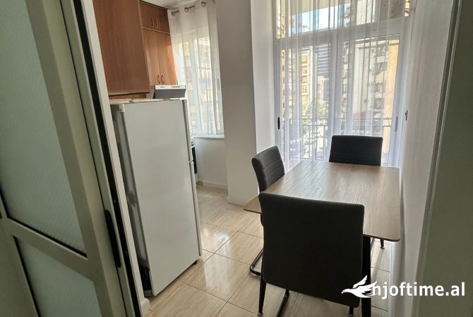 Shtepi me qera Apartament ne Tirane, 1+1, Mobilimi E mobiluar, Pagesa 63,000  Leke.