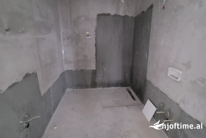 Shtepi ne shitje Apartament ne Tirane, 3+1, Mobilimi Bosh, pa mobiluar, Pagesa 646,360  Euro.