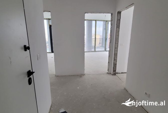 Shtepi ne shitje Apartament ne Tirane, 3+1, Mobilimi Bosh, pa mobiluar, Pagesa 646,360  Euro.
