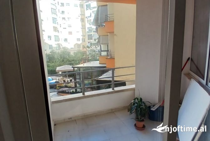 Shtepi ne shitje Apartament ne Tirane, 2+1, Mobilimi E mobiluar, Pagesa 12,500,000  Leke.