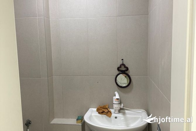 Jepet me qera ambient biznesi ne Laprake/ 1,500 Euro