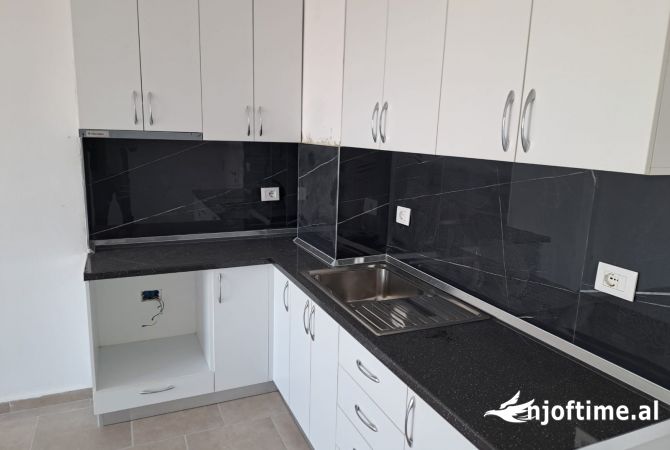 Shtepi me qera 2+1 ne Tirane - 300 Euro