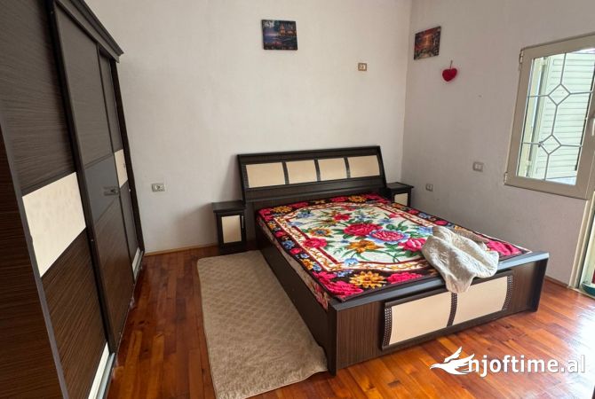 Shtepi ne shitje Shtepi Private ne Tirane, 2+1, Mobilimi E mobiluar, Pagesa 120,000  Euro.