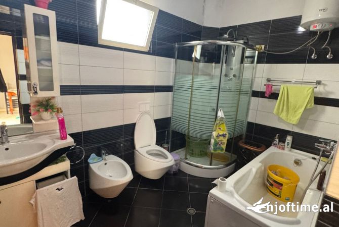 Shtepi ne shitje Shtepi Private ne Tirane, 2+1, Mobilimi E mobiluar, Pagesa 120,000  Euro.