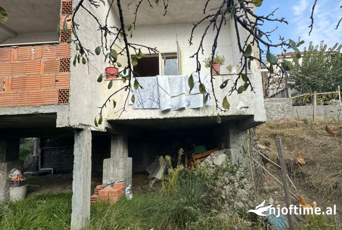 Shtepi ne shitje Shtepi Private ne Tirane, 2+1, Mobilimi E mobiluar, Pagesa 120,000  Euro.