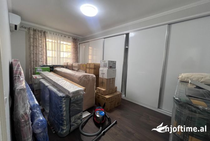 Shtepi ne shitje Apartament ne Tirane, 2+1, Mobilimi E mobiluar, Pagesa 295,000  Euro.