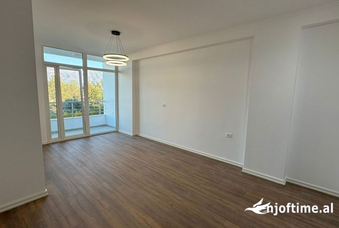 Shtepi ne shitje Apartament ne Tirane, 1+1, Mobilimi Bosh, pa mobiluar, Pagesa 119,000  Euro.