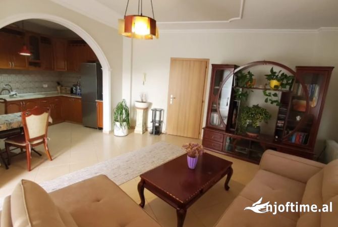 Shtepi me qera 2+1 ne Tirane - 450 Euro