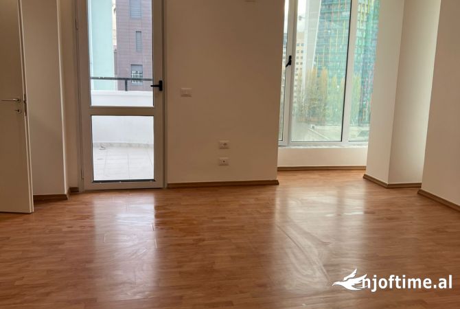 Ambient biznesi ne shitje 3+1 ne Tirane - 2,300 Euro