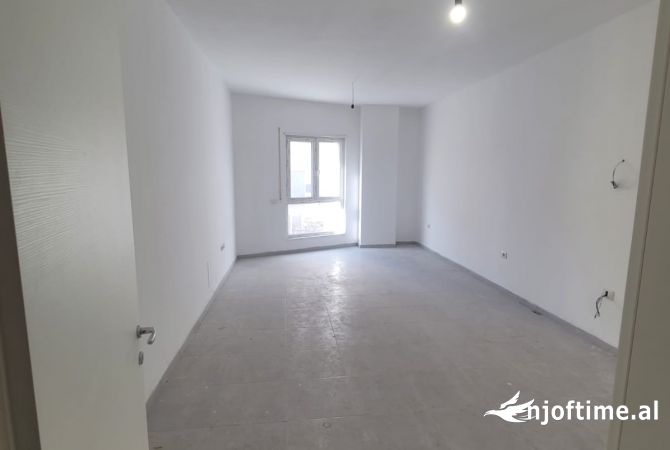 Shtepi ne shitje Apartament ne Tirane, 2+1, Mobilimi Bosh, pa mobiluar, Pagesa 209,530  Euro.