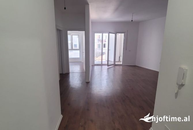 Shtepi ne shitje Apartament ne Tirane, 2+1, Mobilimi Bosh, pa mobiluar, Pagesa 217,350  Euro.