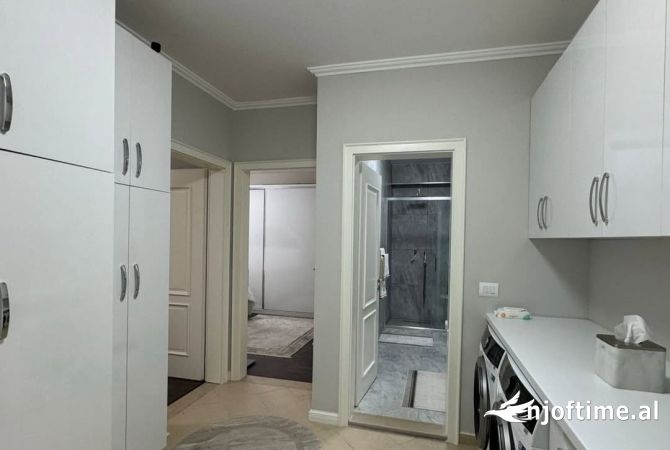 Shtepi ne shitje Apartament ne Tirane, 2+1, Mobilimi E mobiluar, Pagesa 280,000  Euro.