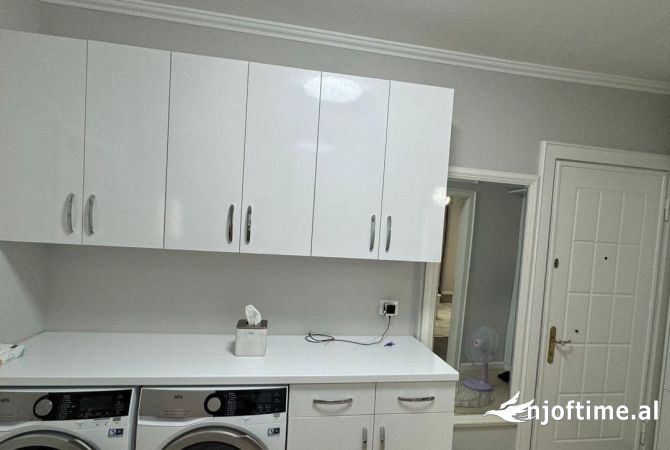 Shtepi ne shitje Apartament ne Tirane, 2+1, Mobilimi E mobiluar, Pagesa 280,000  Euro.