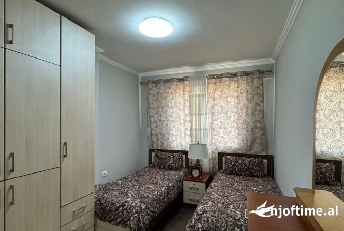 Shtepi ne shitje Apartament ne Tirane, 2+1, Mobilimi E mobiluar, Pagesa 280,000  Euro.