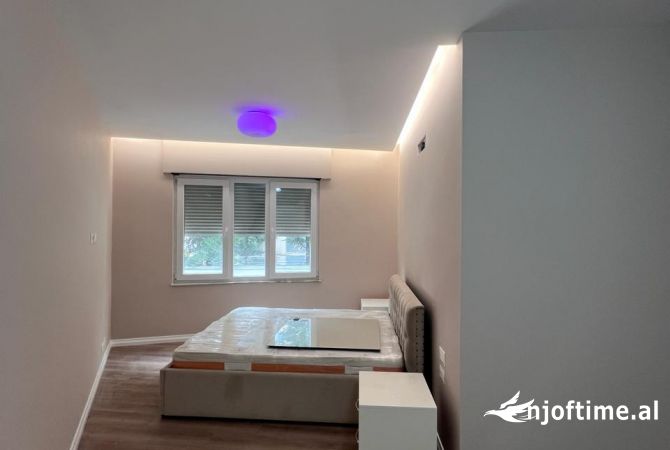 Shtepi ne shitje Apartament ne Tirane, 3+1, Mobilimi Bosh, pa mobiluar, Pagesa 210,000  Euro.