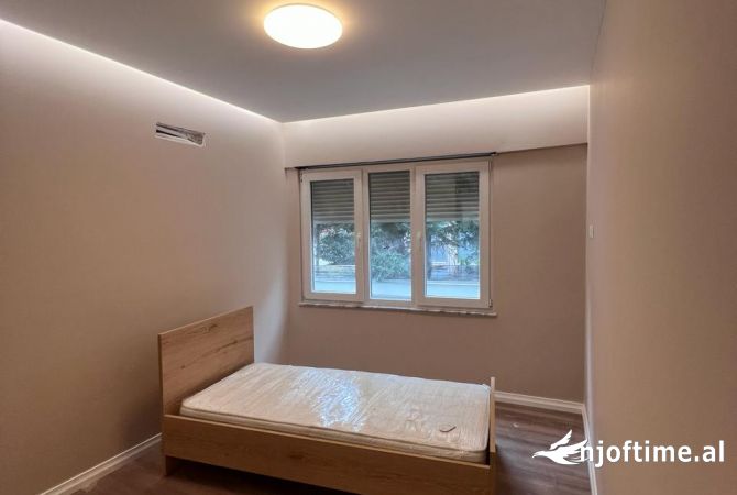 Shtepi ne shitje Apartament ne Tirane, 3+1, Mobilimi Bosh, pa mobiluar, Pagesa 210,000  Euro.