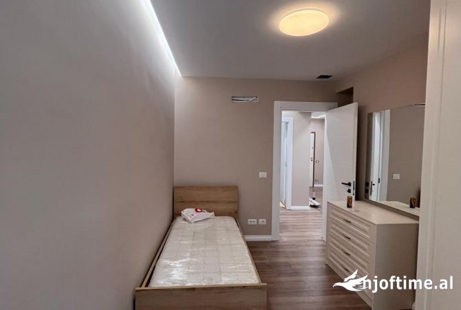 Shtepi ne shitje Apartament ne Tirane, 3+1, Mobilimi Bosh, pa mobiluar, Pagesa 210,000  Euro.