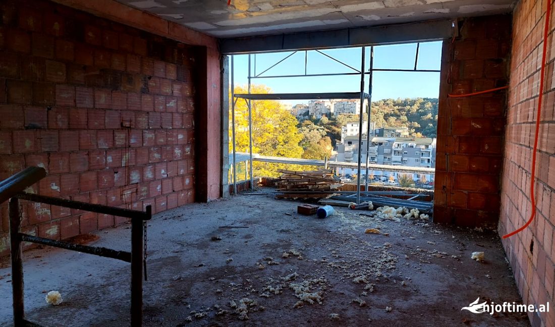 Shtepi ne shitje Apartament ne Tirane, 3+1, Mobilimi Bosh, pa mobiluar, Pagesa 340,000  Euro.