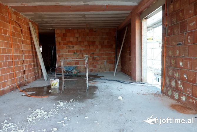 Shtepi ne shitje Apartament ne Tirane, 3+1, Mobilimi Bosh, pa mobiluar, Pagesa 340,000  Euro.