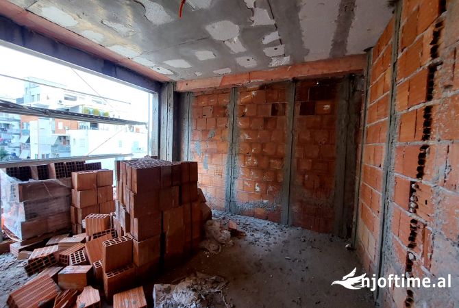 Shtepi ne shitje Apartament ne Tirane, 3+1, Mobilimi Bosh, pa mobiluar, Pagesa 340,000  Euro.