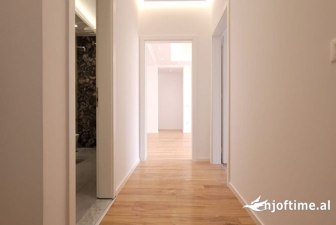 Shtepi ne shitje Apartament ne Tirane, 2+1, Mobilimi Bosh, pa mobiluar, Pagesa 210,000  Euro.