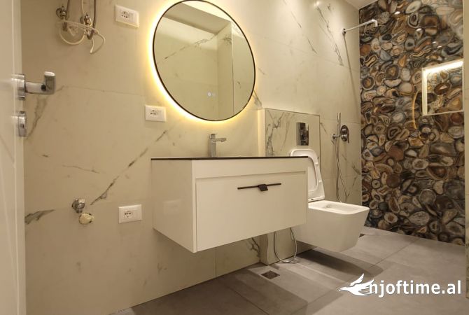 Shtepi ne shitje Apartament ne Tirane, 2+1, Mobilimi Bosh, pa mobiluar, Pagesa 210,000  Euro.