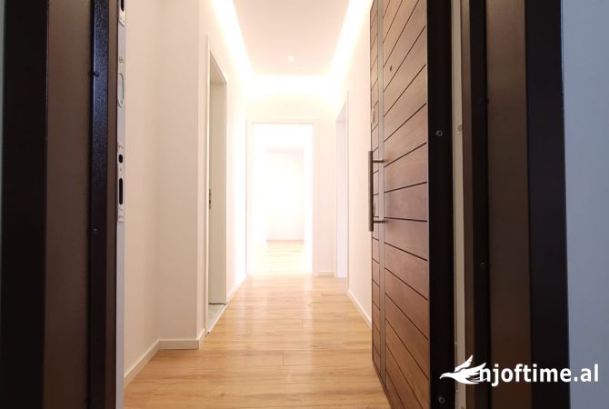 Shtepi ne shitje Apartament ne Tirane, 2+1, Mobilimi Bosh, pa mobiluar, Pagesa 210,000  Euro.