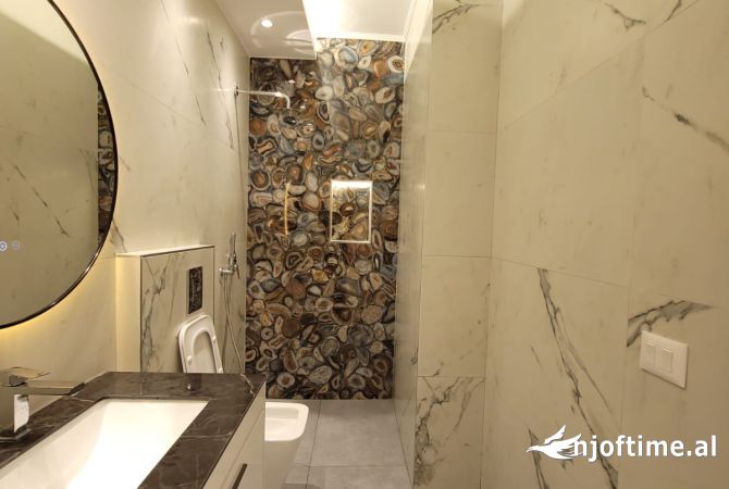 Shtepi ne shitje Apartament ne Tirane, 2+1, Mobilimi Bosh, pa mobiluar, Pagesa 210,000  Euro.