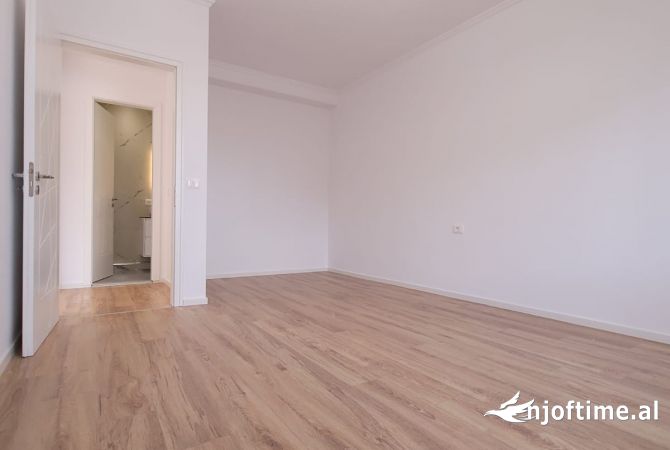 Shtepi ne shitje Apartament ne Tirane, 2+1, Mobilimi Bosh, pa mobiluar, Pagesa 210,000  Euro.
