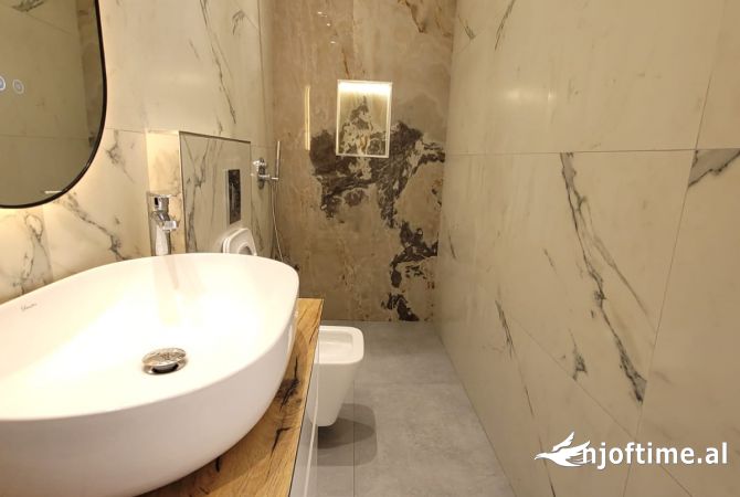 Shtepi ne shitje Apartament ne Tirane, 2+1, Mobilimi Bosh, pa mobiluar, Pagesa 210,000  Euro.