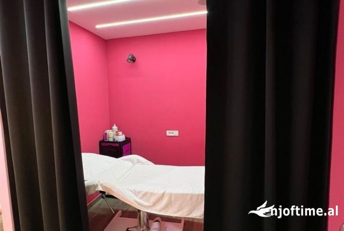 Jepet ambient me qera per sallon estetik tek Kompleksi Tom Doshit, Shkoze/ 350 euro