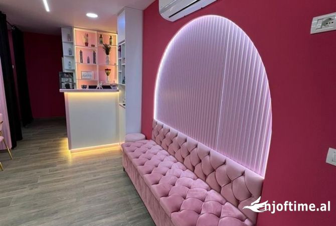 Jepet ambient me qera per sallon estetik tek Kompleksi Tom Doshit, Shkoze/ 350 euro