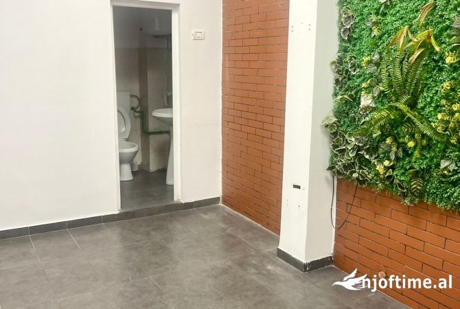 Ambient biznesi me qera 3+1 ne Tirane - 30,000 Leke