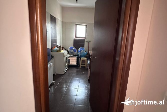 Shtepi ne shitje Vila Luksoze ne Tirane, 3+1, Mobilimi E mobiluar, Pagesa 365,000  Euro.