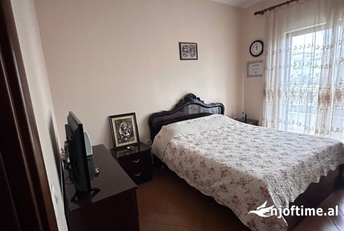 Shtepi ne shitje Vila Luksoze ne Tirane, 3+1, Mobilimi E mobiluar, Pagesa 365,000  Euro.