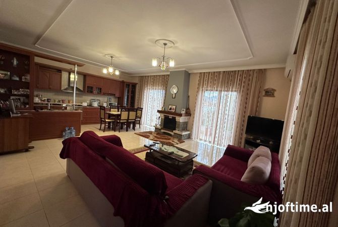 Shtepi ne shitje Vila Luksoze ne Tirane, 3+1, Mobilimi E mobiluar, Pagesa 365,000  Euro.