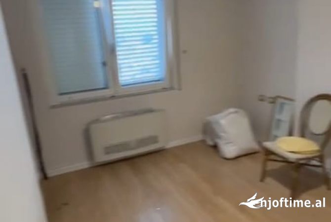 Shtepi ne shitje Apartament ne Tirane, 3+1, Mobilimi Bosh, pa mobiluar, Pagesa 200,000  Euro.