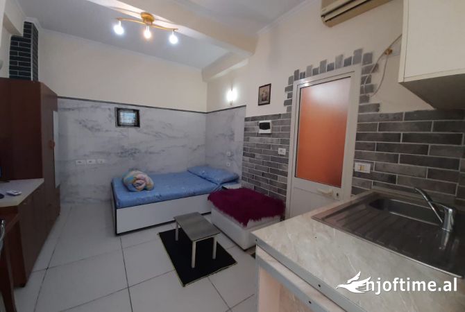 Shtepi me qera Apartament ne Tirane, Garsoniere, Mobilimi E mobiluar, Pagesa 340  Euro.