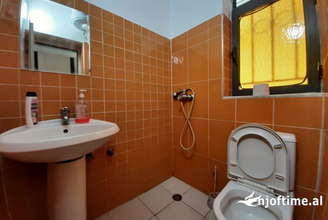 Shtepi me qera Apartament ne Tirane, Garsoniere, Mobilimi E mobiluar, Pagesa 340  Euro.