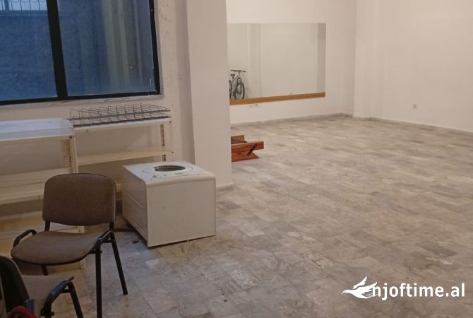 Ambient biznesi me qera 1+1 ne Tirane - 1,000 Euro