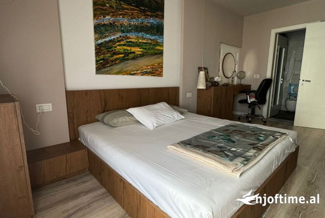 Shtepi ne shitje Apartament ne Tirane, 2+1, Mobilimi E mobiluar, Pagesa 206,000  Euro.