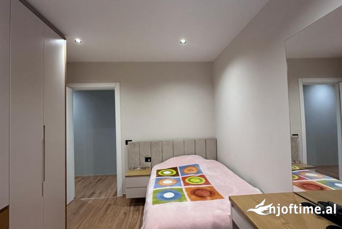 Shtepi ne shitje Apartament ne Tirane, 2+1, Mobilimi E mobiluar, Pagesa 360,000  Euro.